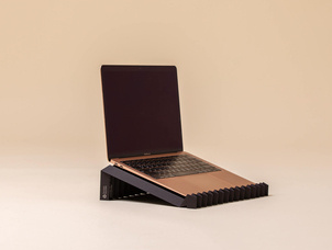 Ökologischer Laptop-Ständer G. Fluss, schwarz