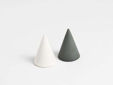 Salière et poivrière en porcelaine mate de haute qualité Cone, tre product