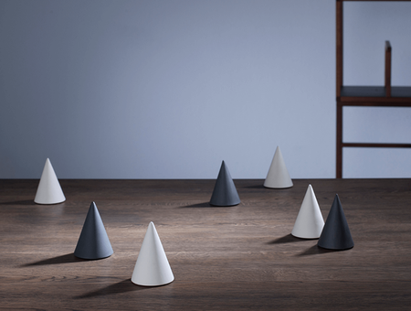 Salz- und Pfefferstreuer aus hochwertigem mattem Porzellan Cone, tre produkt